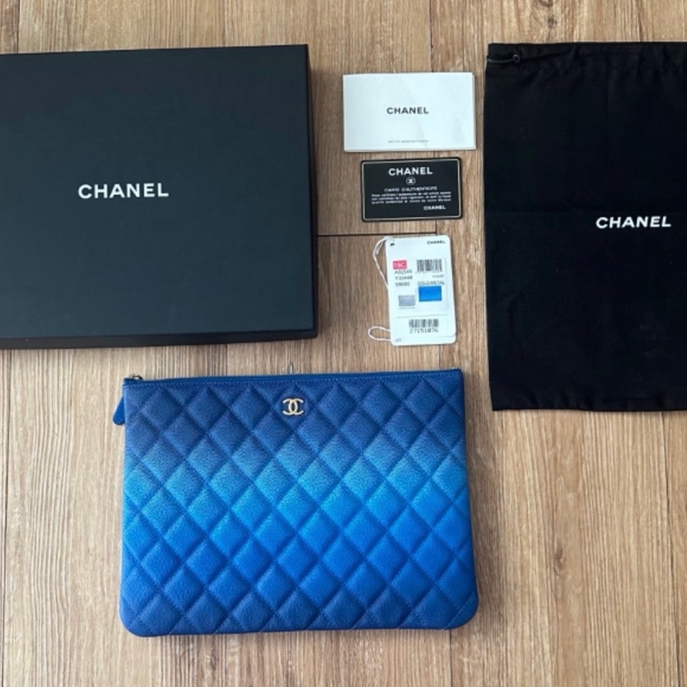 Chanel caviar o case